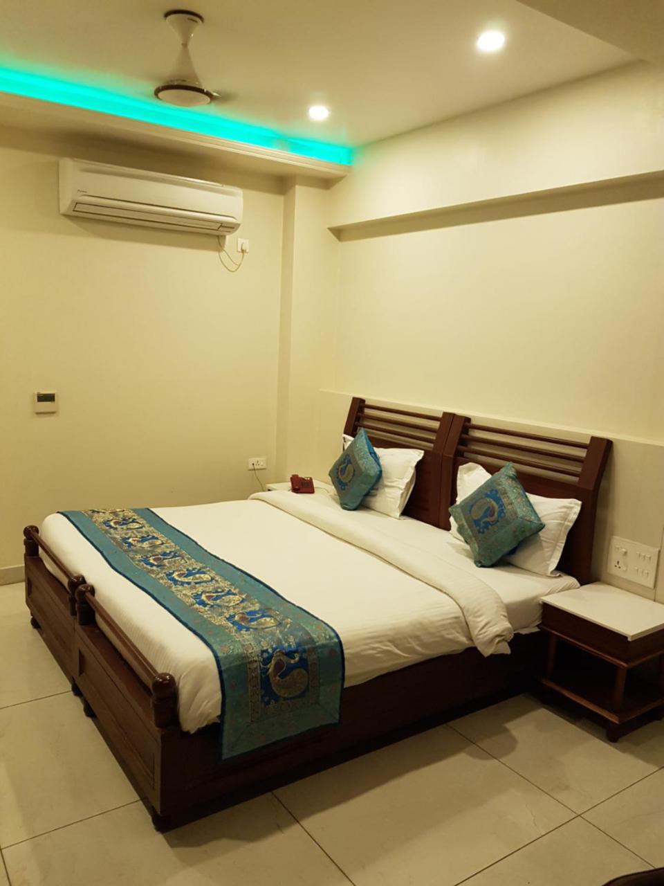 Hotel Banaras Haveli Varanasi Exteriör bild