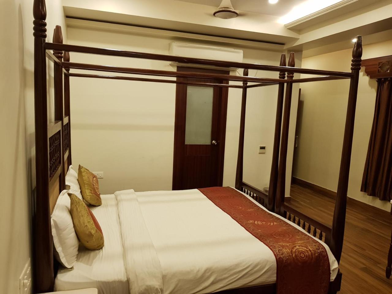Hotel Banaras Haveli Varanasi Exteriör bild