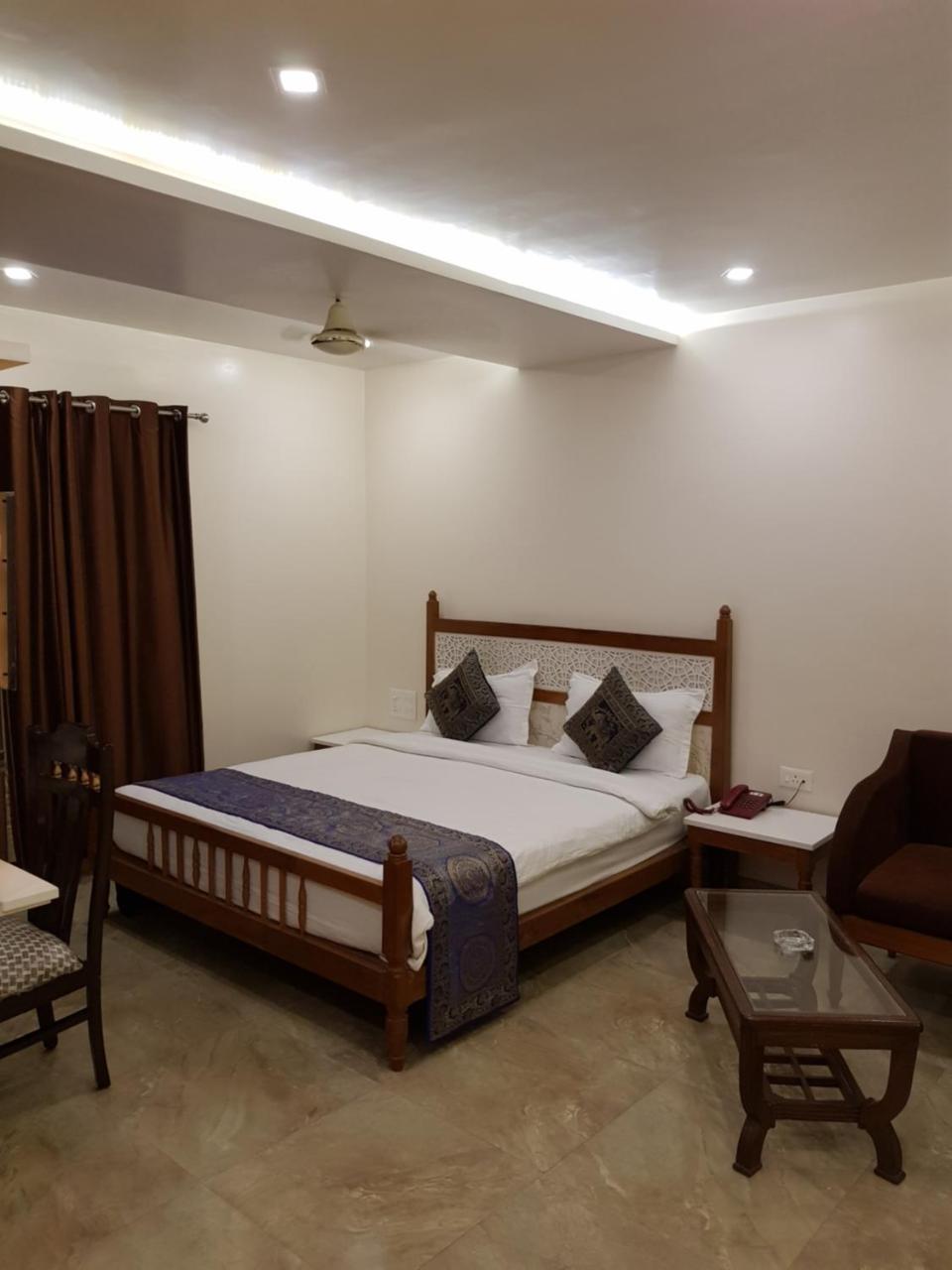 Hotel Banaras Haveli Varanasi Exteriör bild